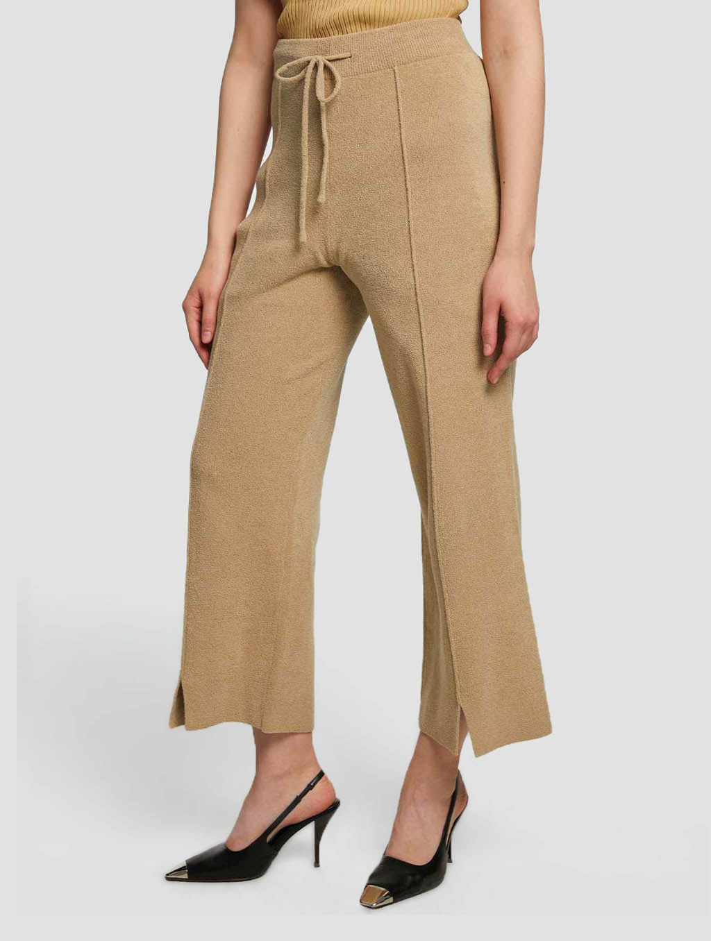 Elastic Pants with Bottom Split