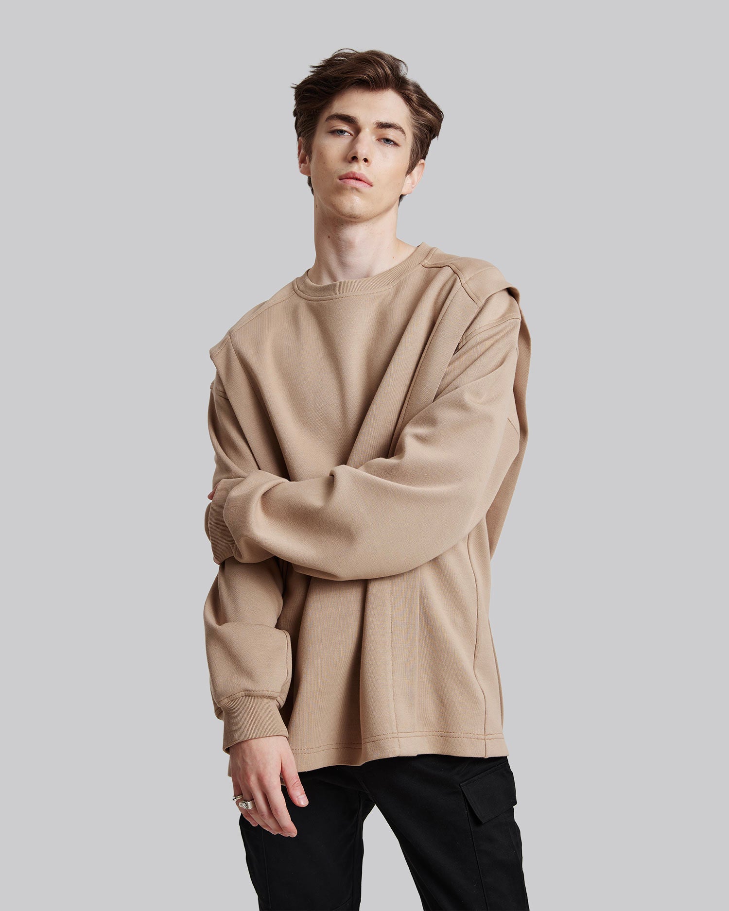 1 × Expandable Camel Sweatshirt