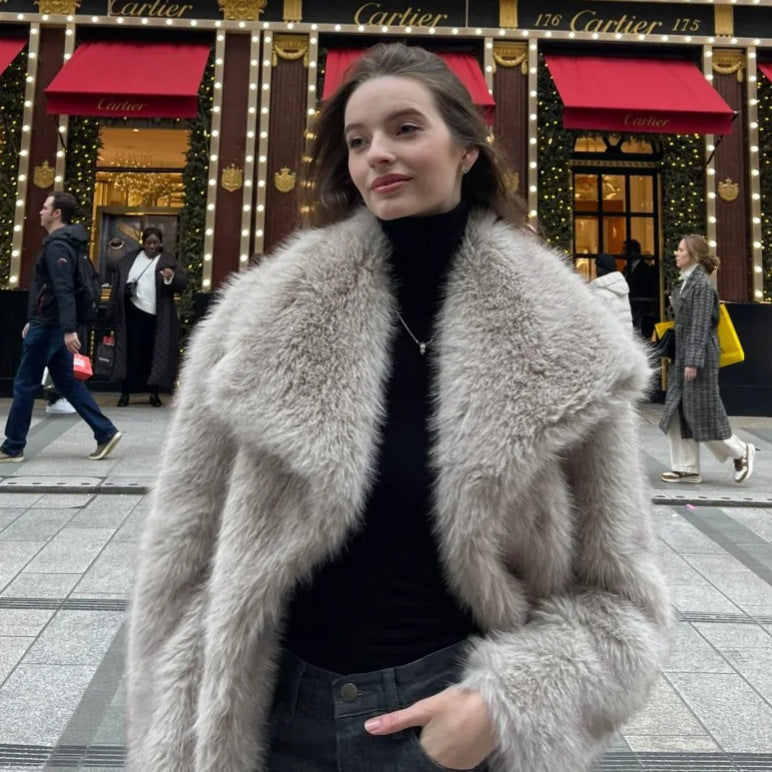 New trendy European and American style fur coat, fox fur coat
