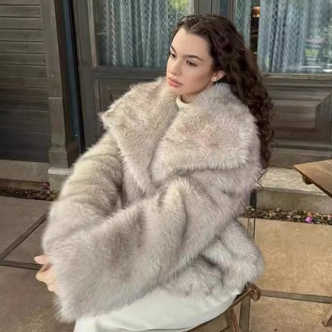 New trendy European and American style fur coat, fox fur coat
