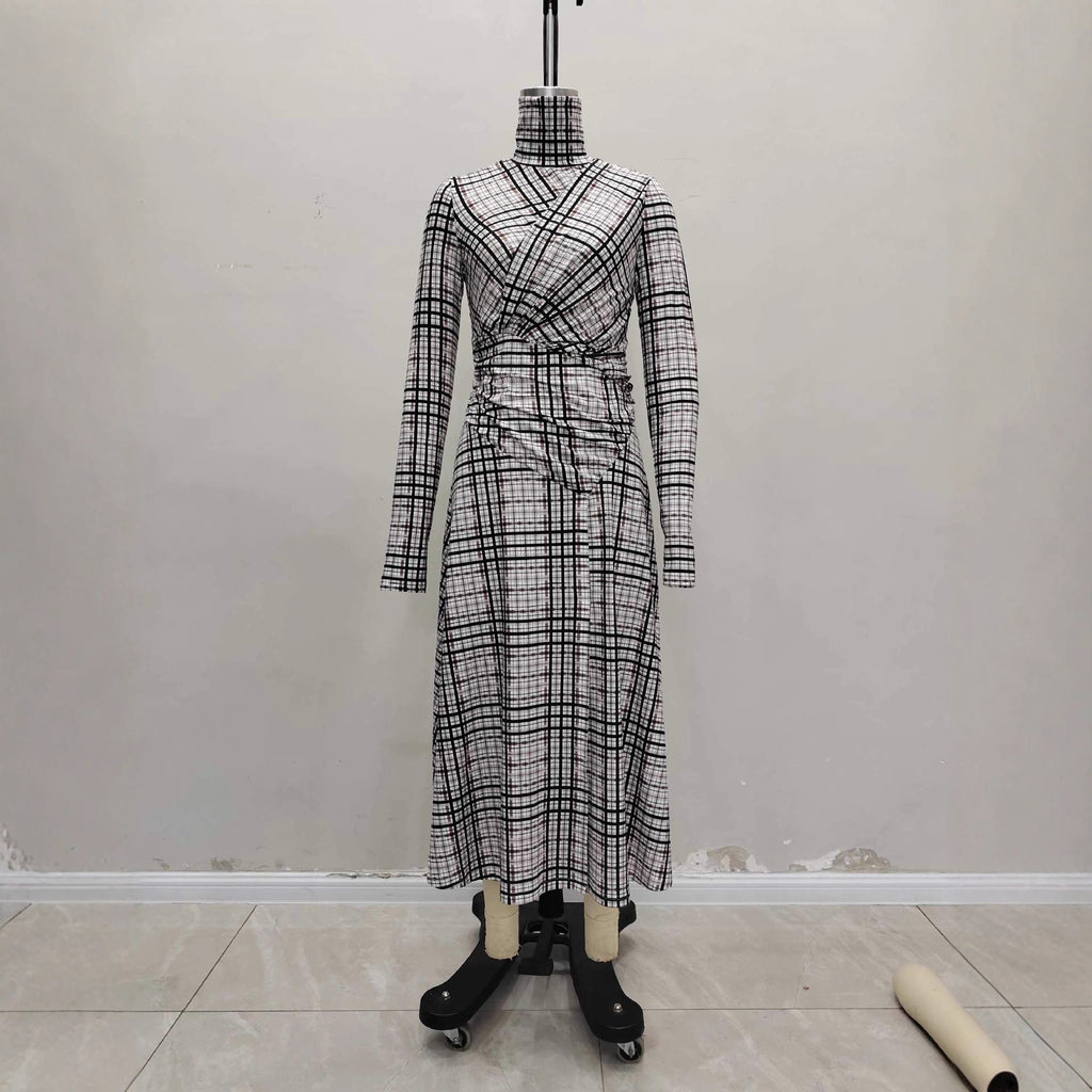 Stand-up collar long-sleeved plaid fabric pleated and thin casual dress