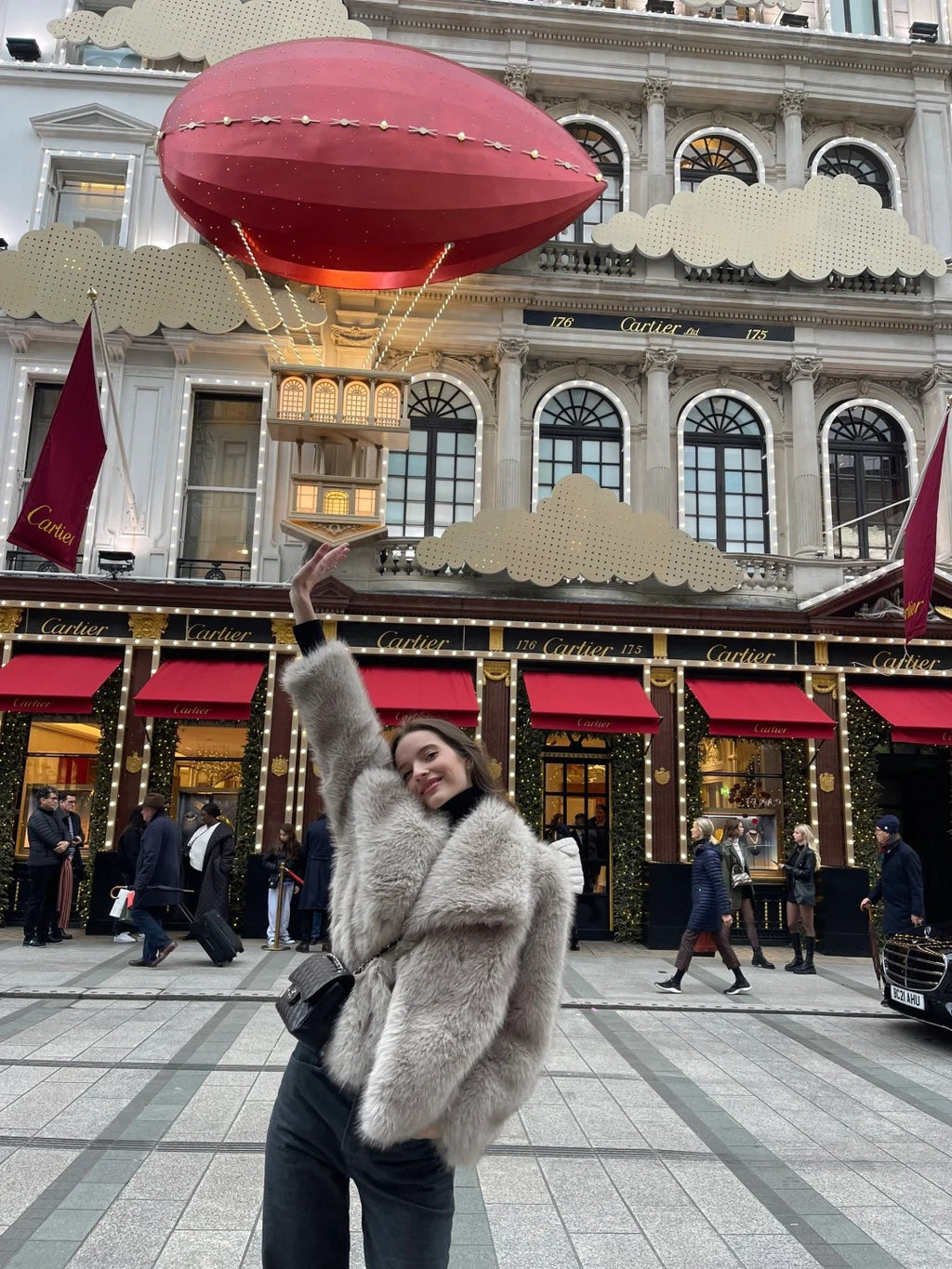 New trendy European and American style fur coat, fox fur coat