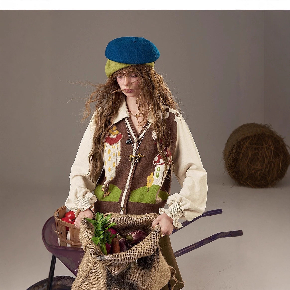 Splicing knitted sweater