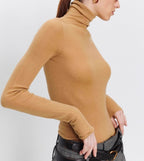 Knitted bottomed shirt top
