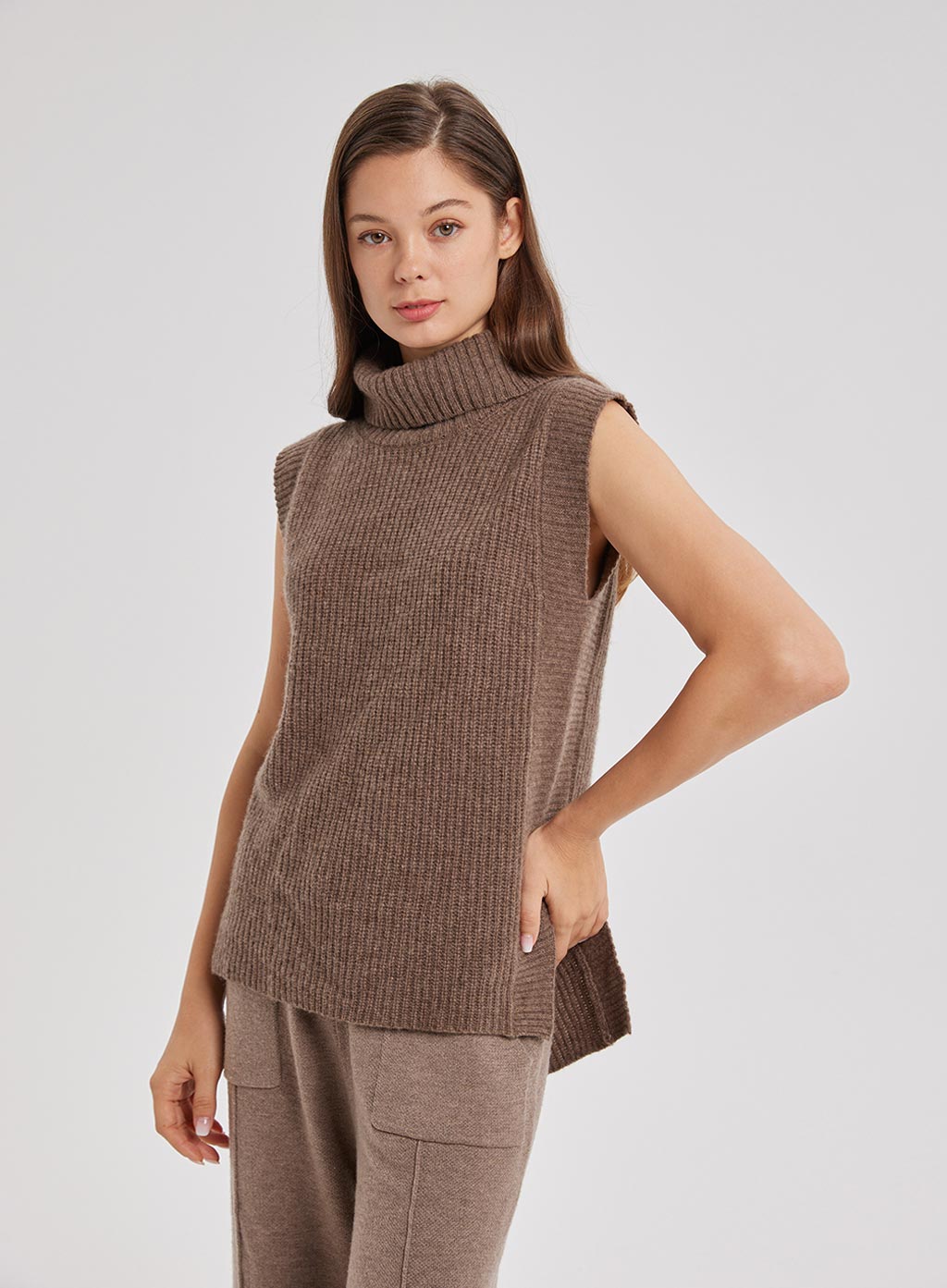 chunky knit sleeveless turtleneck