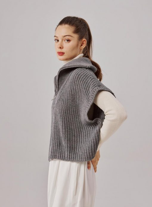 half sleeve sweater with zip