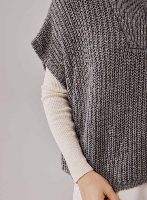 half sleeve sweater with zip