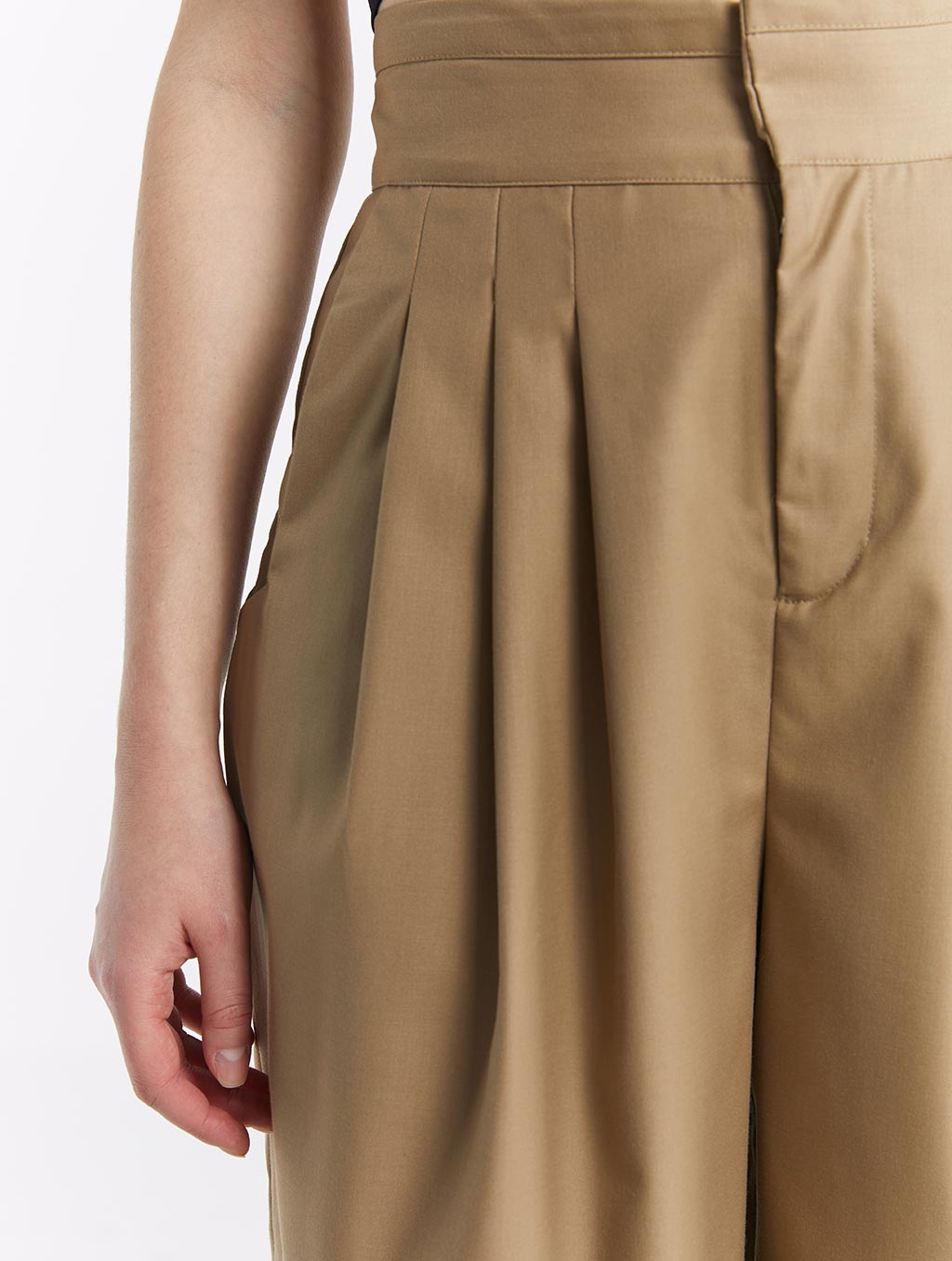 L'Academie The High Waist Pleated Plaid Trouser in Dark Grey | REVOLVE